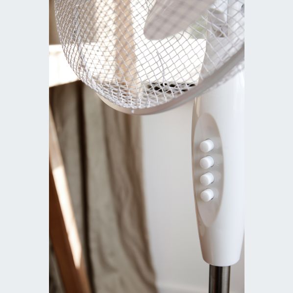 Ventilador de pie Blanco - Para una potente refrigeración en días cálidos