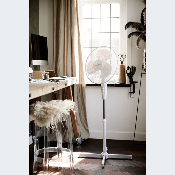 Ventilador de pie Blanco - Para una potente refrigeración en días cálidos